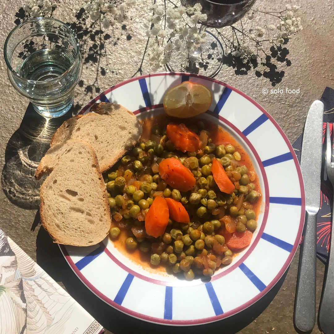 Peas in tomato sauce with dill arakas