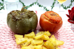 Tomates et poivrons farcis au riz